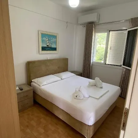Vangjelis Hotel *
