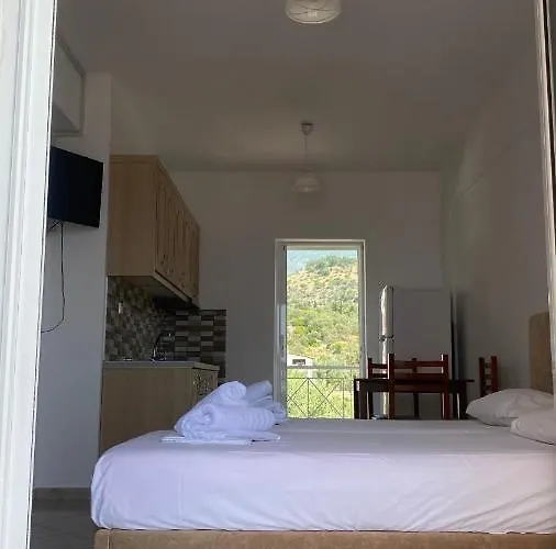 Hotel Vangjelis *