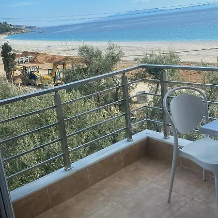 Vangjelis Hotel *