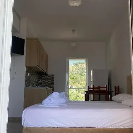 Hotel Vangjelis *