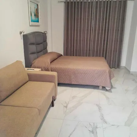 Vangjelis Hotel *
