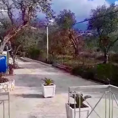 Hotel Vangjelis *
