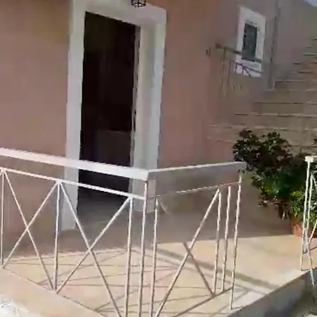 Vangjelis Hotel *