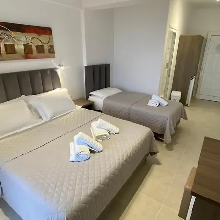 Vangjelis Hotel *