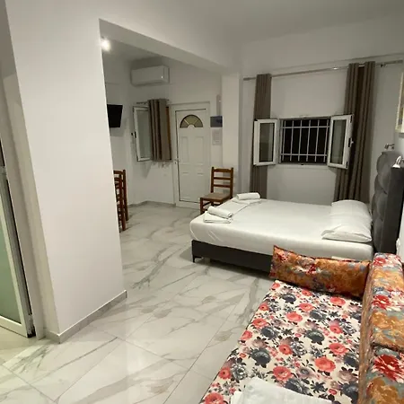 Vangjelis Hotel *