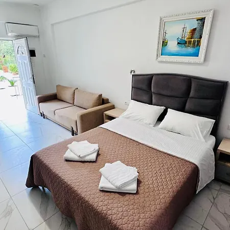 Hotel Vangjelis *